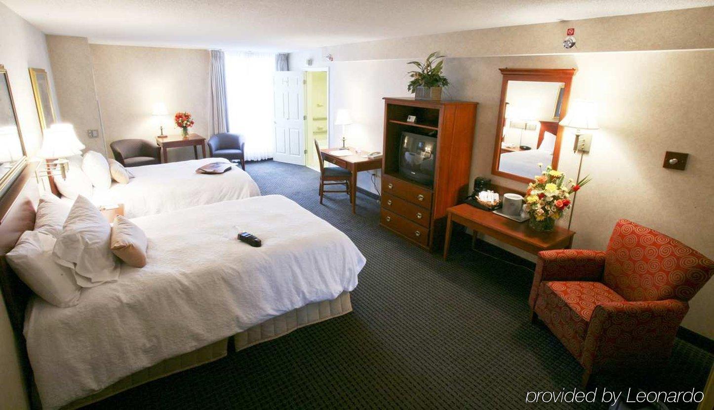 Hampton Inn & Suites Country Club Plaza Kansas City Room photo